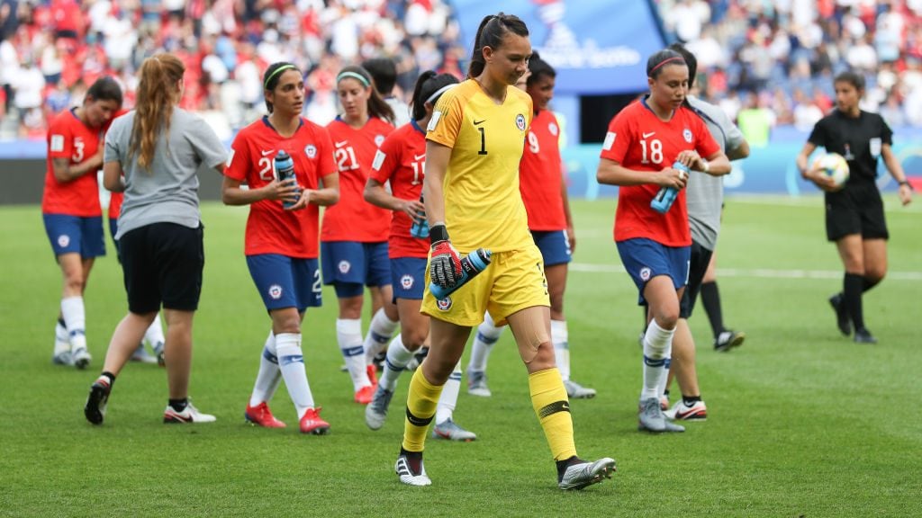 PARIS, FRANCE - JUNE 16: Claudia Endler of Chile  and her team mates walk off at half time of the 2019 FIFA Women's World Cup France group F match between USA and Chile at Parc des Princes on June 16, 2019 in Paris, France. (Photo by Catherine Ivill - FIFA/FIFA via Getty Images)