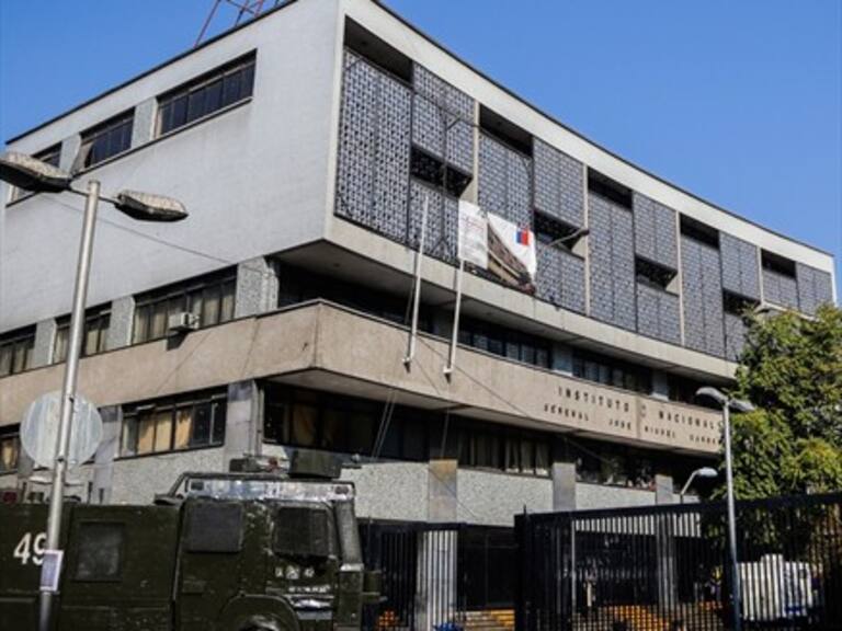 Instituto Nacional: rector y apoderados llamaron a volver a clases
