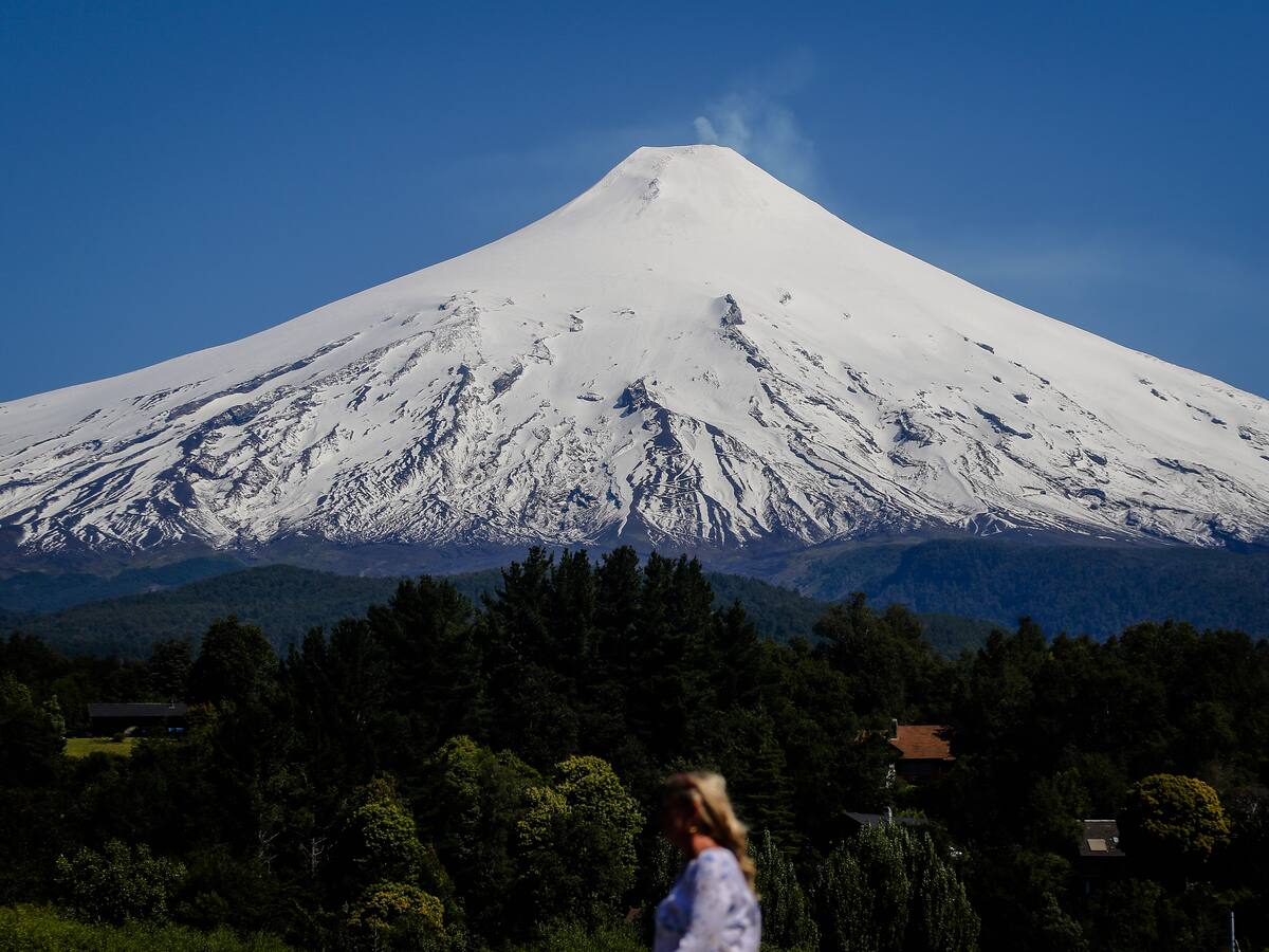 Sernageomin reporta incremento de actividad e inestabilidad en el volcán Villarrica por ascenso del lago de lava