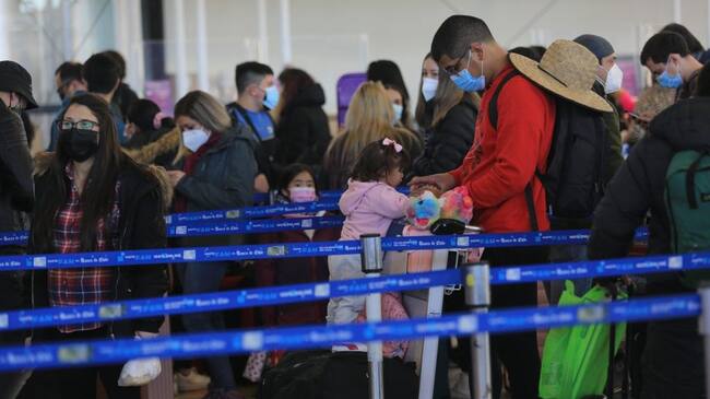 14 Septiembre de 2021 / PUDAHUELFlujo de pasajeros en el aeropuerto Arturo Merino Benítez previo a las Fiestas Patrias
FOTO: DIEGO MARTIN / AGENCIAUNO