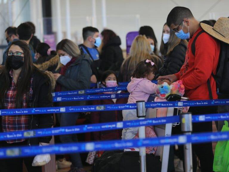 14 Septiembre de 2021 / PUDAHUELFlujo de pasajeros en el aeropuerto Arturo Merino Benítez previo a las Fiestas Patrias
FOTO: DIEGO MARTIN / AGENCIAUNO