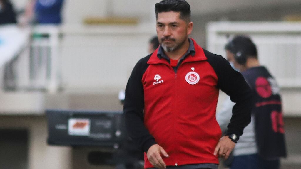 Uno menos: Jonathan Orellana es despedido de la banca de Unión San Felipe