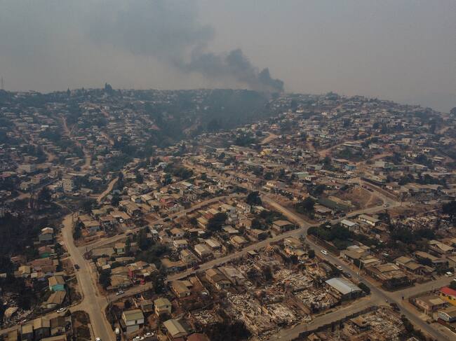 3 DE FEBRERO DE 2024 / VALPARAÍSO
Imágenes de drone de El Olivar
Incendios forestales causan daños en el sector El Olivar, casas destruidas por el fuego
FOTO: DIEGO MARTIN/AGENCIAUNO