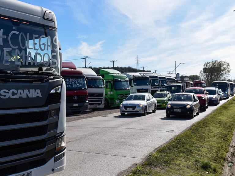 04 de Mayo del 2022 / CONCEPCIÓNCamioneros se toman autopista que conecta Talcahuano y Concepción en el marco de la manifestación por exigencias de seguridad ante los atentados, comuna de Talcahuano Región del Biobío.
FOTO: OSCAR GUERRA / AGENCIAUNO