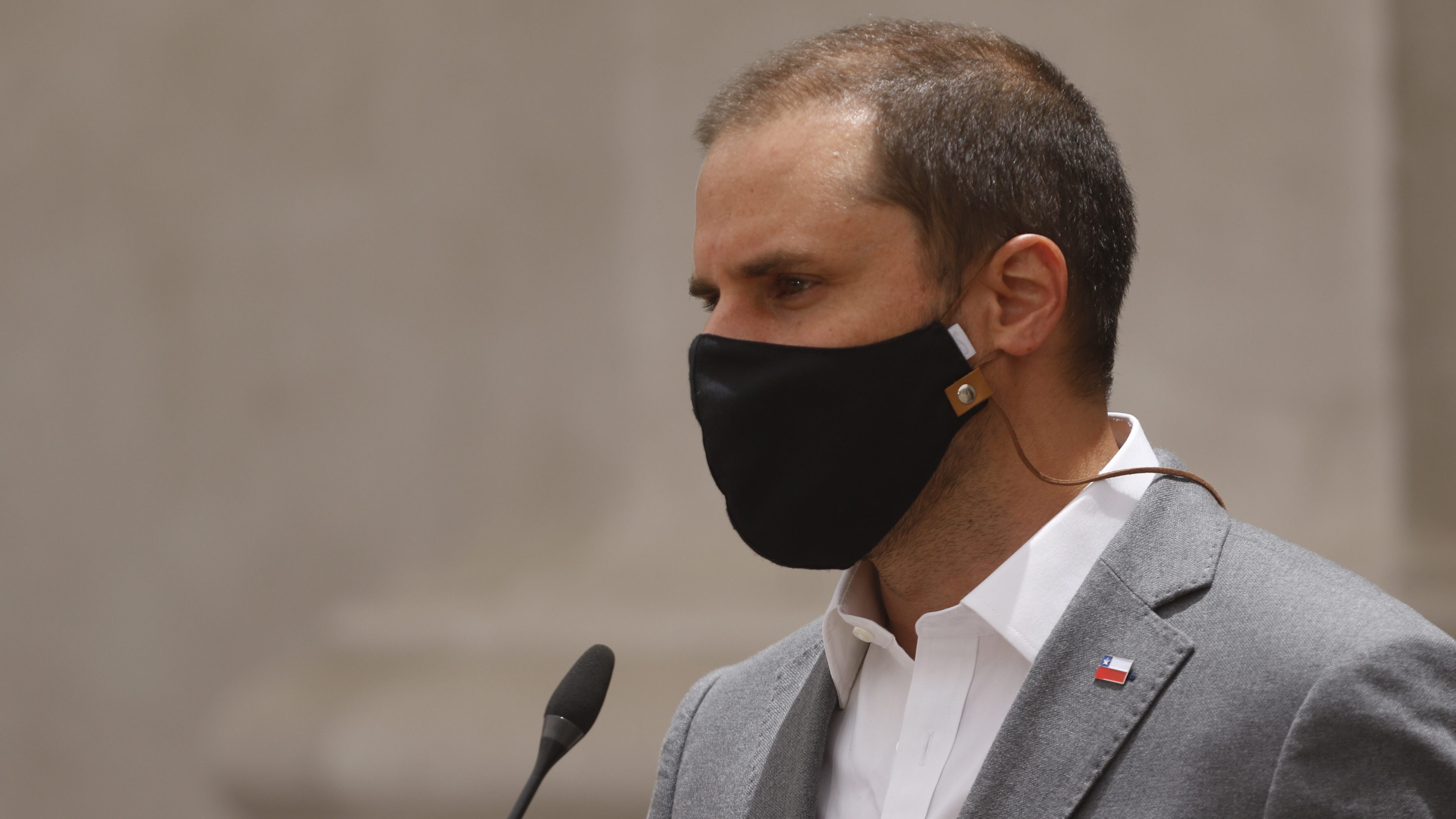 12 de enero del 2021/SANTIAGOEl ministro Secretario General de Gobierno, Jaime Bellolio, realiza un punto de prensa en el patio de Los Naranjos del Palacio de La Moneda, para explicar el estado se salud del Presidente de la República, tras ser contacto estrecho de un covid positivo.
FOTO: SEBASTIAN BELTRAN GAETE/AGENCIAUNO