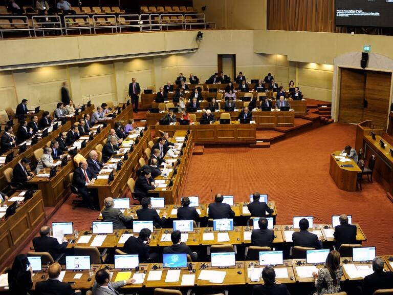 Cámara de Diputados aprueba lista de 12 expertos para el proceso constitucional