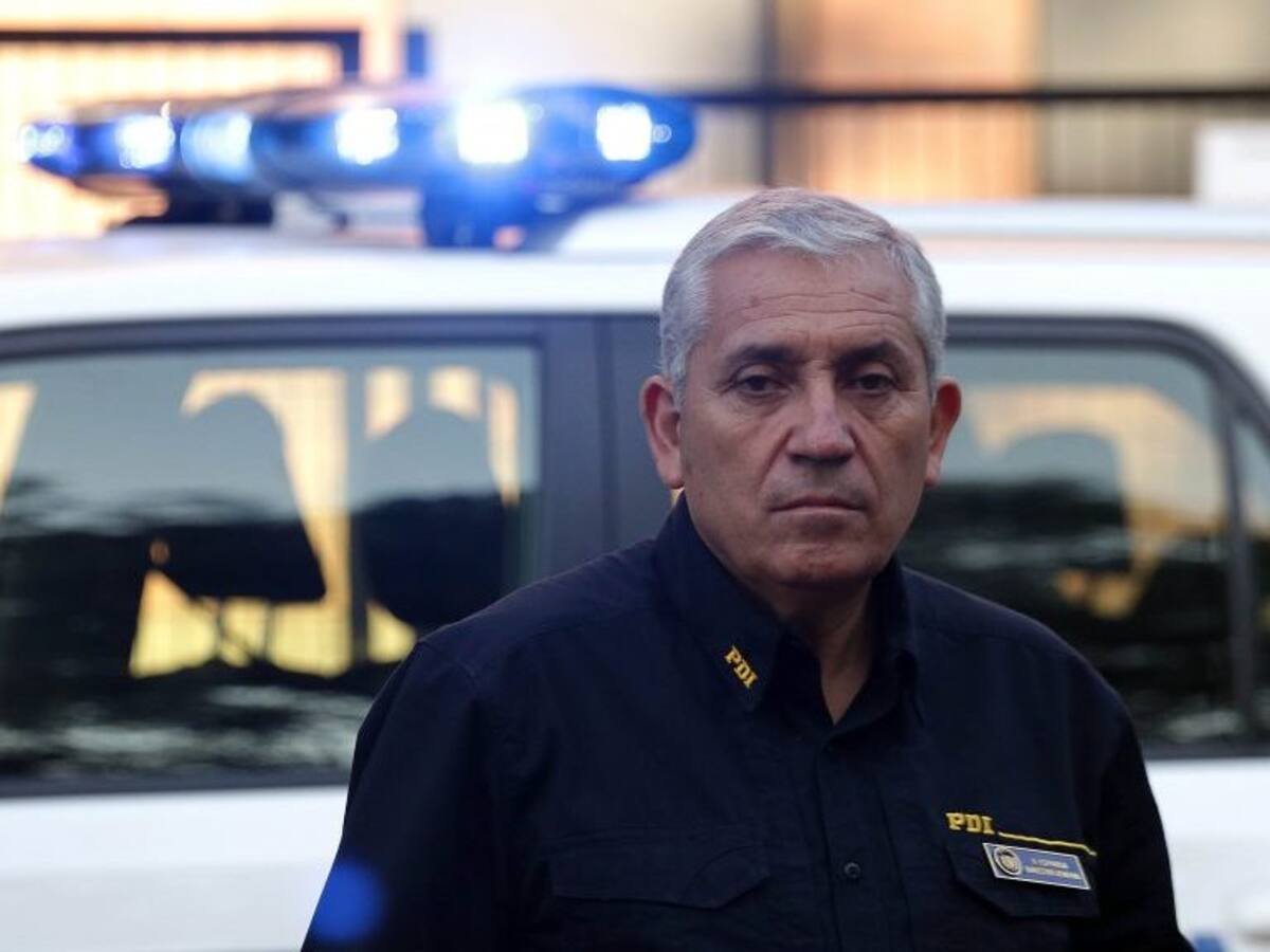 Fiscalía pidió prisión preventiva para exdirector general de la PDI, Héctor Espinosa
