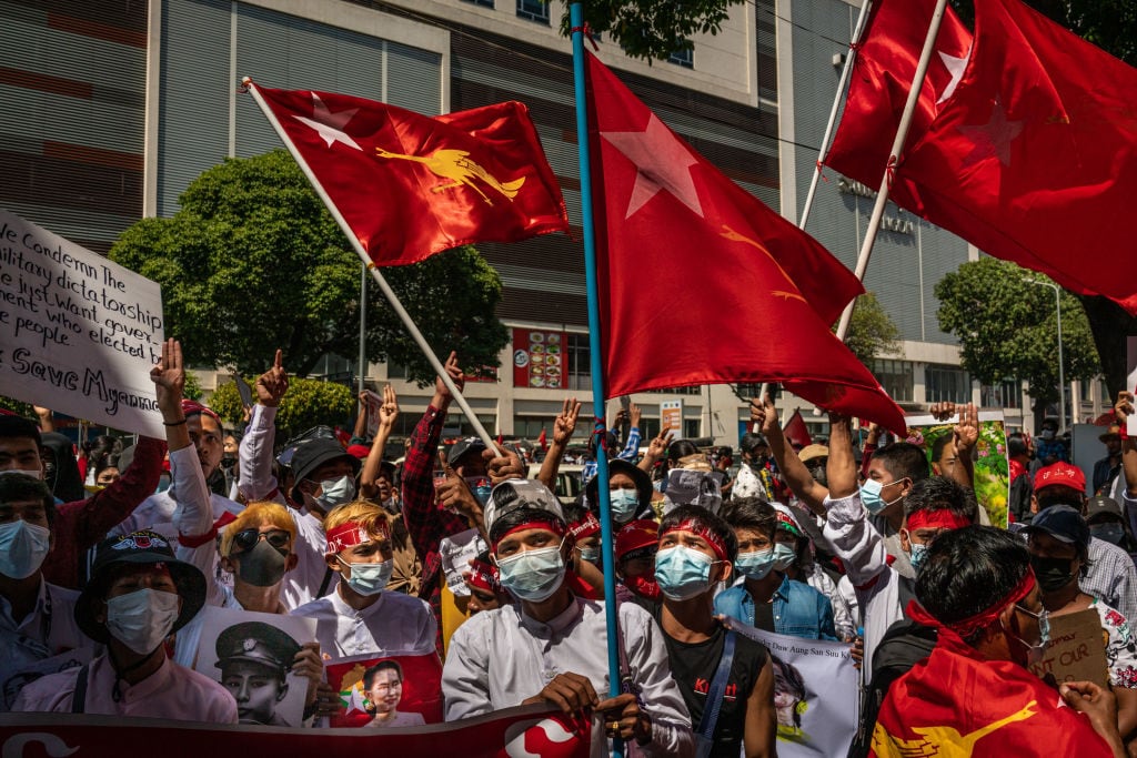 Los manifestantes rechazan el régimen dictatorial en Rangún