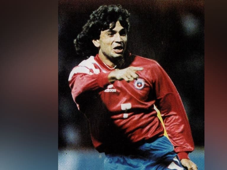 Richard Zambrano analiza la falta de delanteros en Chile: "Hoy juegan dos o tres partidos bien y se van al extranjero, es muy fácil"