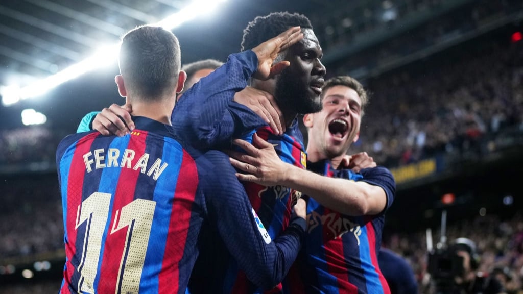 Barcelona se impone al Real Madrid en los descuentos y prácticamente asegura el título de La Liga Española