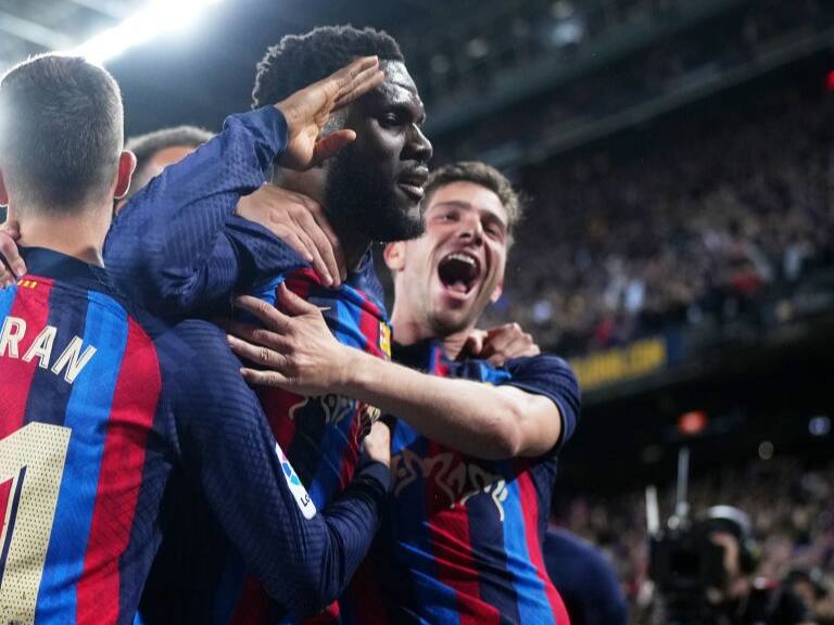 Barcelona se impone al Real Madrid en los descuentos y prácticamente asegura el título de La Liga Española