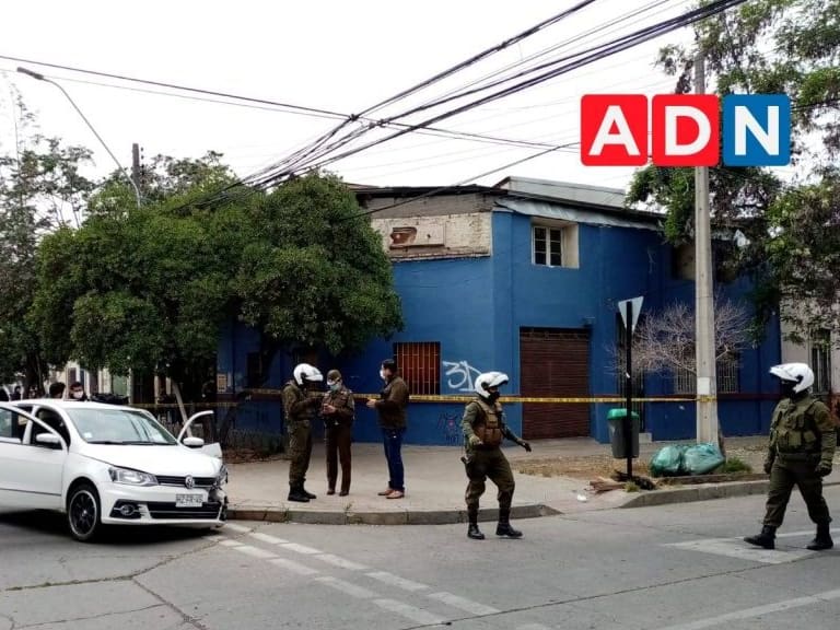 Persecución policial en Santiago terminó con dos personas detenidas: Se investiga vinculación con asesinato de dos mujeres