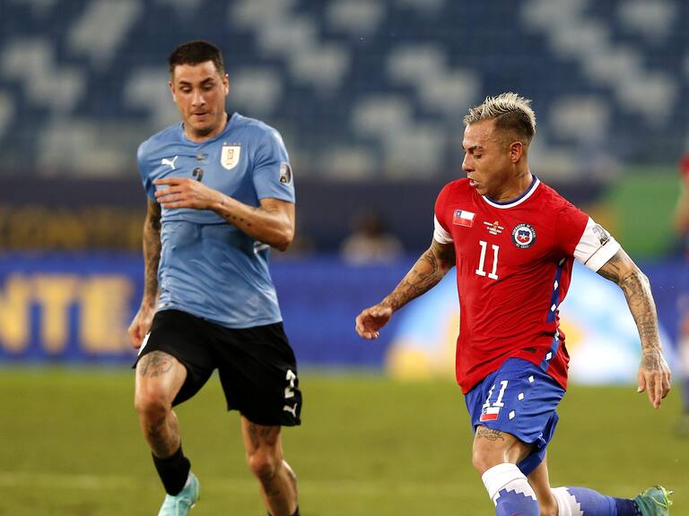 CUIABA, BRAZIL - JUNE 21: Eduardo Vargas of Chile competes for the ball with Jose Gimenez of Uruguay during the match between Uruguay and Chile as part of Conmebol Copa America Brazil 2021 at Arena Pantanal on June 21, 2021 in Cuiaba, Brazil. (Photo by MB Media/Getty Images)