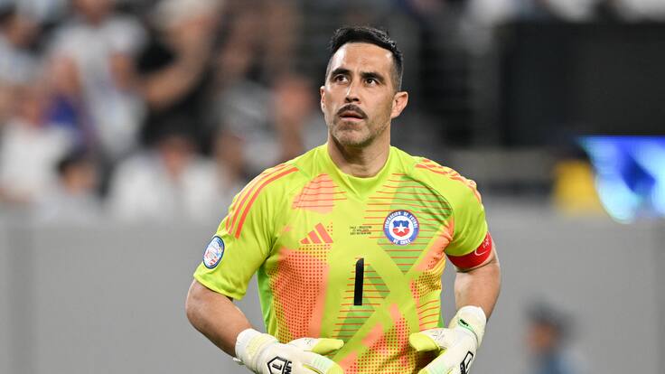 Lejos de Chile y Europa: revelan el nuevo destino que tendría Claudio Bravo tras su salida del Real Betis