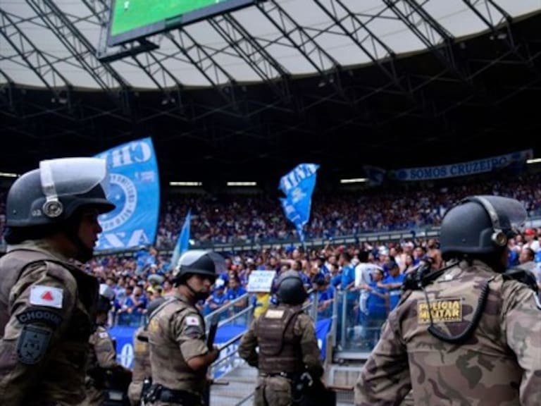 Con graves incidentes terminó el partido que decretó el descenso de Cruzeiro a la B en Brasil