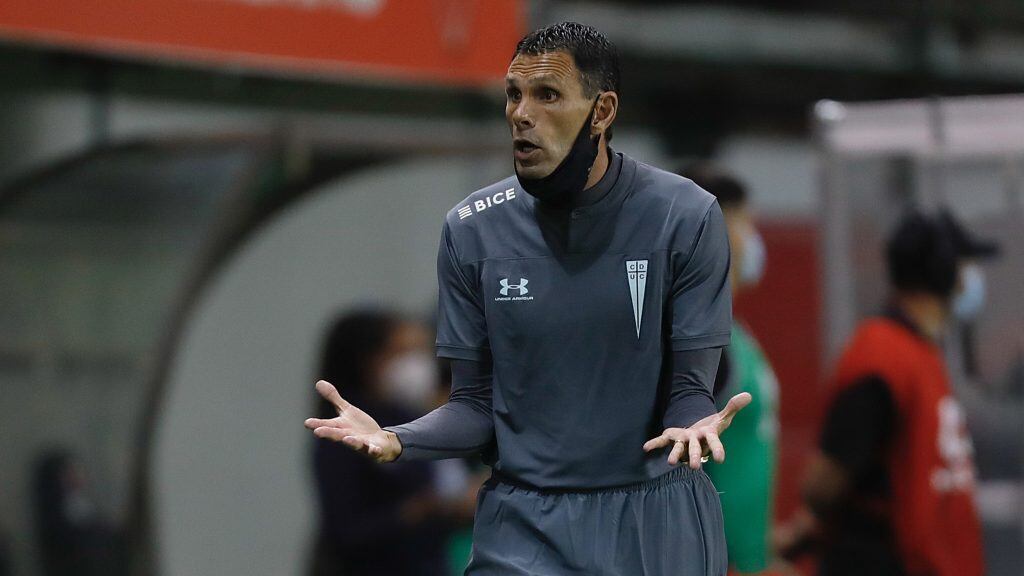 28 de Marzo del 2021/CHILLANDirector TŽcnico de Universidad Catolica, Gustavo Poyet ,durante el partido valido por la Primera fecha del Campeonato Nacional AFP PlanVital 2021, entre „ublense vs Universidad Catolica, disputado en el Estadio Nelson Oyarzun Arenas.
FOTO:JAVIER VERGARA/AGENCIA UNO