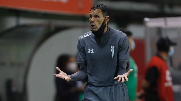 28 de Marzo del 2021/CHILLANDirector TŽcnico de Universidad Catolica, Gustavo Poyet ,durante el partido valido por la Primera fecha del Campeonato Nacional AFP PlanVital 2021, entre „ublense vs Universidad Catolica, disputado en el Estadio Nelson Oyarzun Arenas.
FOTO:JAVIER VERGARA/AGENCIA UNO