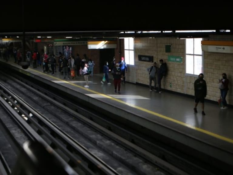 Manifestaciones en Metro de Santiago: cierran estaciones por protestas de estudiantes