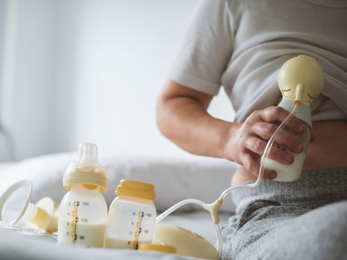 Hospital alerta por venta de leche materna en redes sociales: advierten riesgo de contagio de VIH