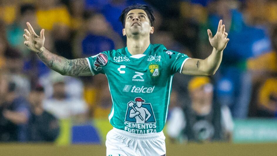 Víctor Dávila sorprende con golazo ante Tigres en semifinales de la Concachampions