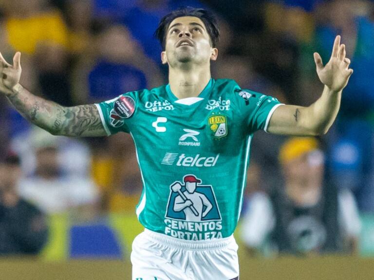 Víctor Dávila sorprende con golazo ante Tigres en semifinales de la Concachampions