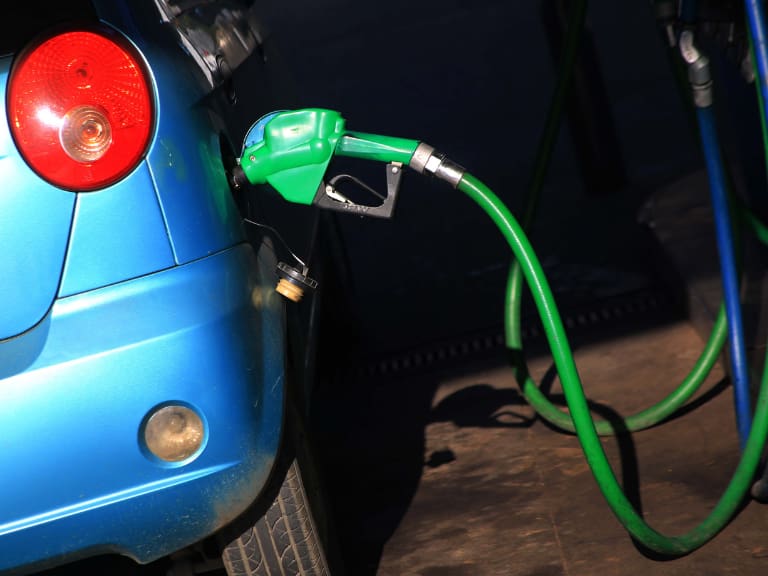 Ante propuesta del Gobierno de ponerle fin al Mepco: revisa dónde encontrar el combustible más barato en todo Chile