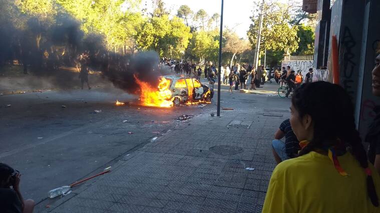 Queman Auto en Parque Bustamante
