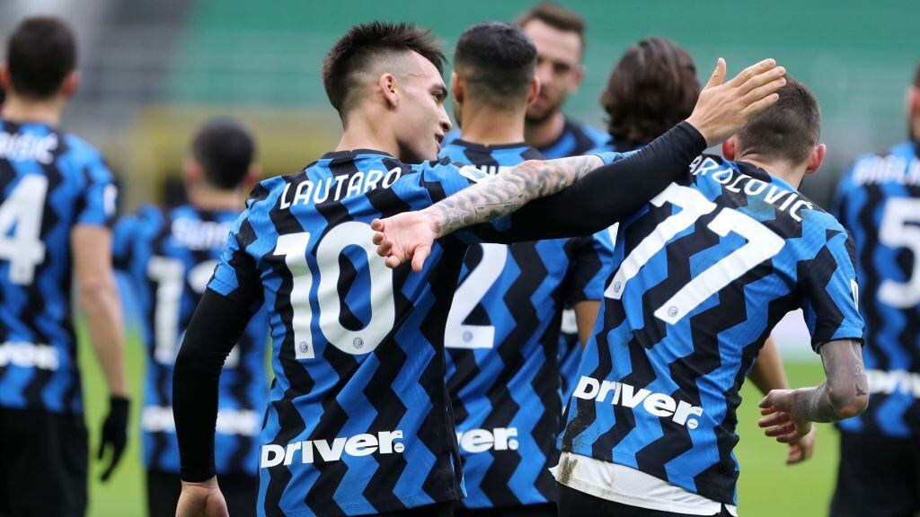 MILAN, ITALY - JANUARY 03: (BILD ZEITUNG OUT) Lautaro Martinez of FC Internazionale celebrates after scoring his team's fifth goal during the Serie A match between FC Internazionale and FC Crotone at Stadio Giuseppe Meazza on January 3, 2021 in Milan, Italy. (Photo by Sportinfoto/DeFodi Images via Getty Images)