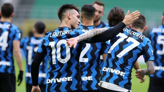 MILAN, ITALY - JANUARY 03: (BILD ZEITUNG OUT) Lautaro Martinez of FC Internazionale celebrates after scoring his team's fifth goal during the Serie A match between FC Internazionale and FC Crotone at Stadio Giuseppe Meazza on January 3, 2021 in Milan, Italy. (Photo by Sportinfoto/DeFodi Images via Getty Images)