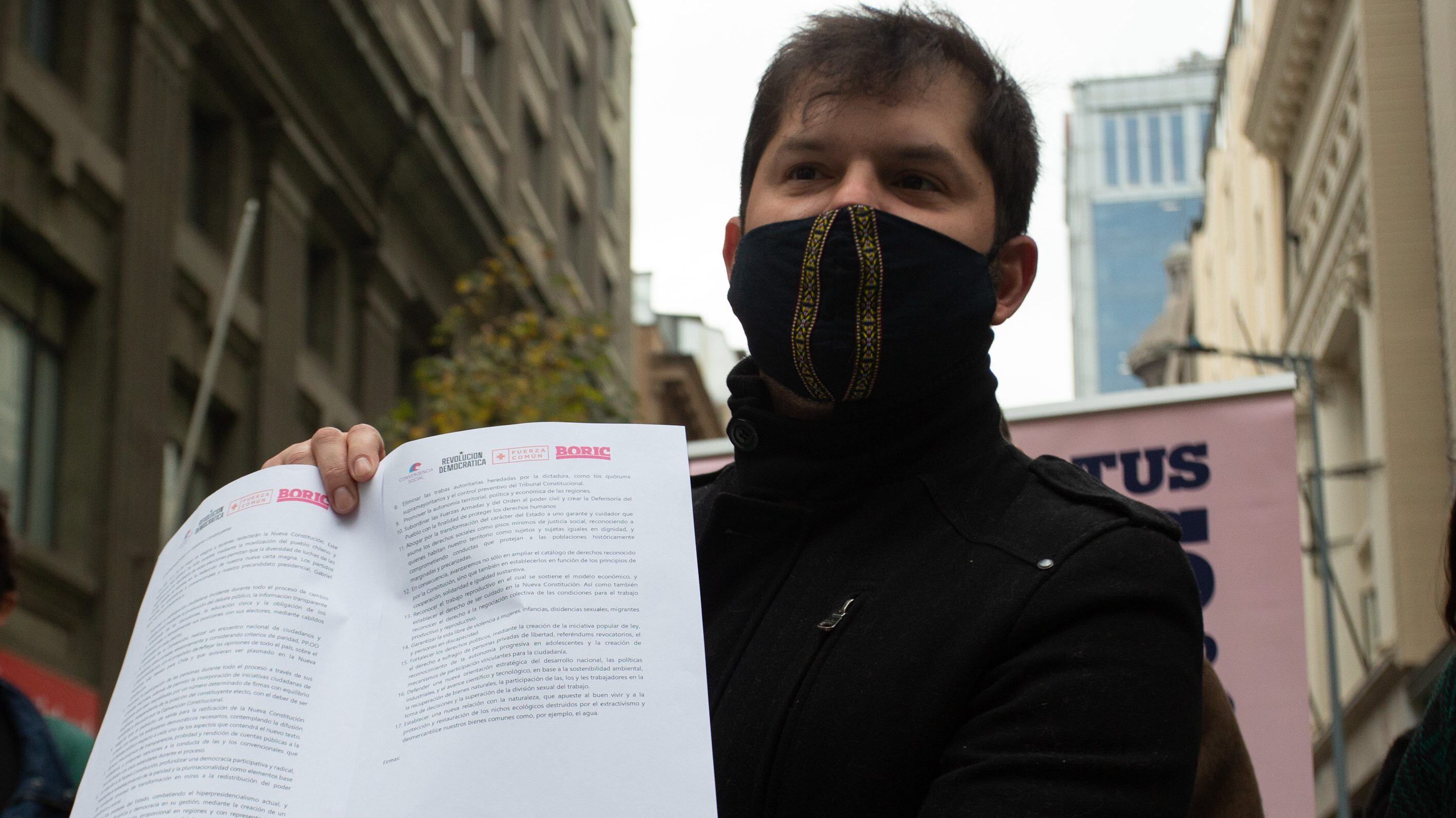 Gabriel Boric juntó las firmas