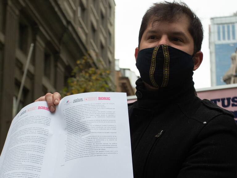 Gabriel Boric juntó las firmas