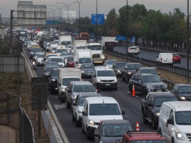 Fin de semana largo: 18 mil autos han dejado la RM este sábado y Carabineros llama a evitar salir de la capital