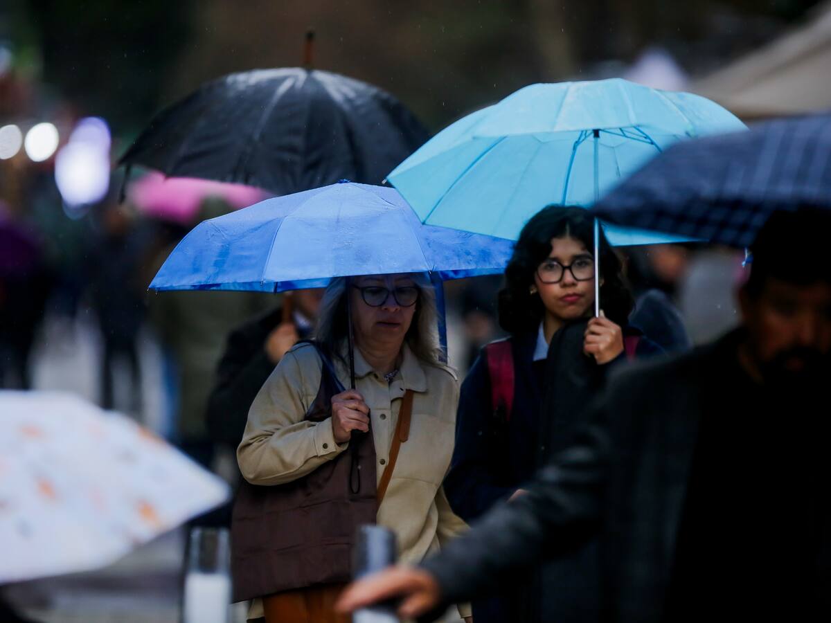 Lluvia confirmada en Santiago: revelan cuántos mm de agua caerán el fin de semana y en qué sectores