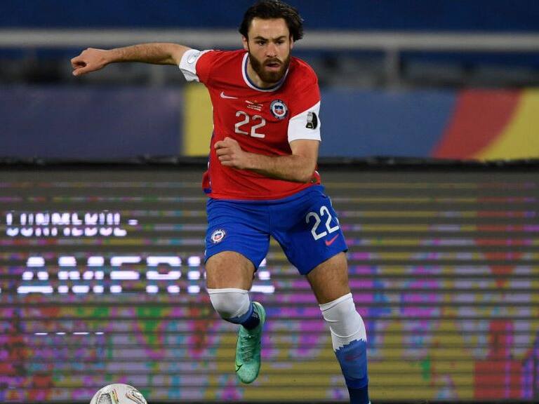 Chile's Ben Brereton takes the ball during the Conmebol Copa America 2021 football tournament group phase match against Argentina at the Nilton Santos Stadium in Rio de Janeiro, Brazil, on June 14, 2021. (Photo by MAURO PIMENTEL / AFP) (Photo by MAURO PIMENTEL/AFP via Getty Images)