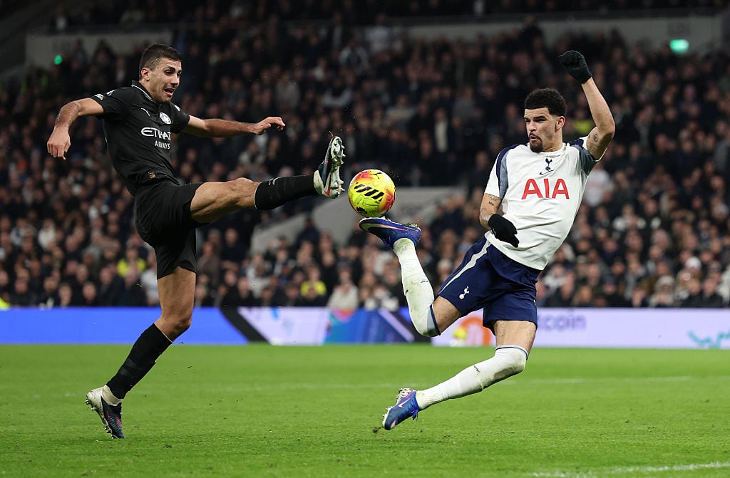 Dominic Solanke amargó al Manchester City en Premier