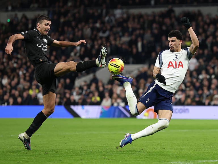Dominic Solanke amargó al Manchester City en Premier