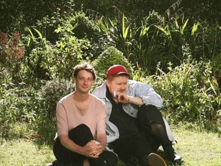 Mueren en accidente de auto los integrantes de la banda británica de rock Her’s durante gira