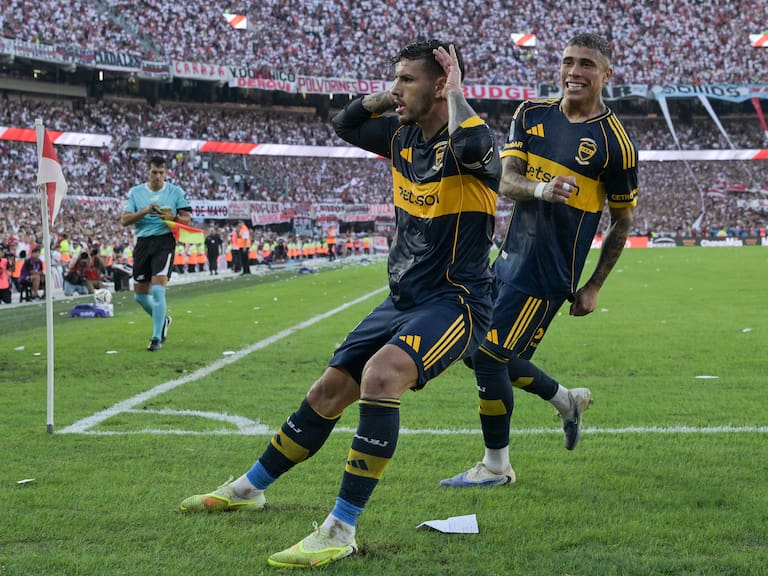 Sin chilenos en cancha, Boca Juniors se lleva el Superclásico del fútbol argentino en el Monumental