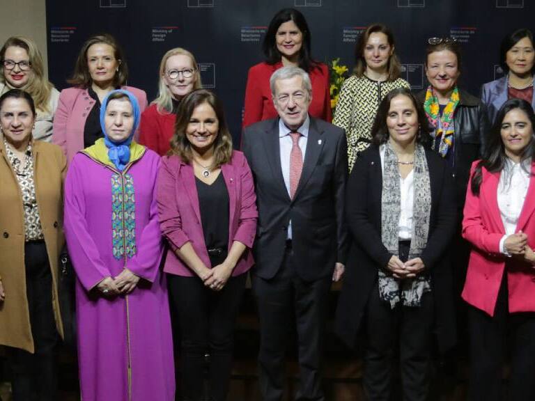 Chile se convierte en el primer país sudamericano en adoptar una «Política Exterior Feminista»