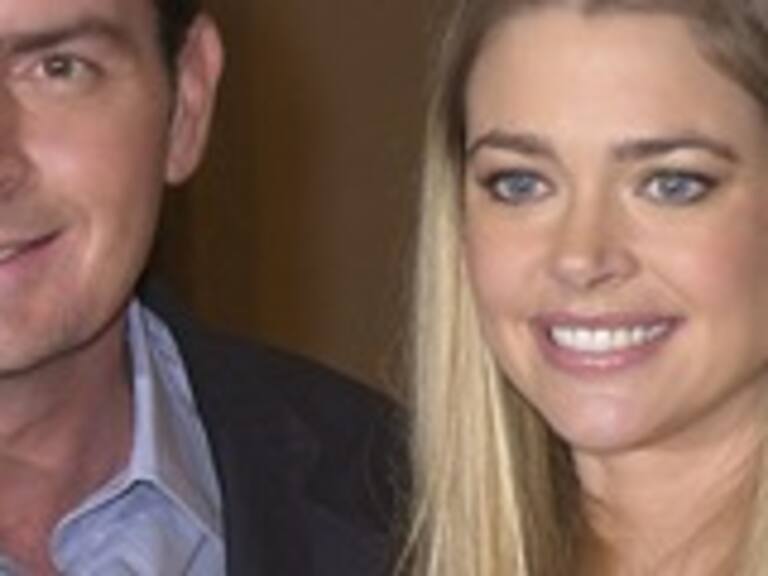 Charlie Sheen fue demandado por su exesposa Denise Richards