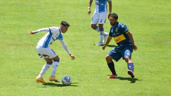 19 DE NOVIEMBRE 2020 / ANTOFAGASTA Jason Flores (d) disputa el balón ,Durante el partido válido por la decido novena fecha del campeonato AFP Planvita, entre Deportes Antofagasta y Everton de Viña del Mar, disputado en el Estadio Calvo & Bascuñan de Antofagasta
FOTO CAMILO ALFARO/AGENCIA UNO