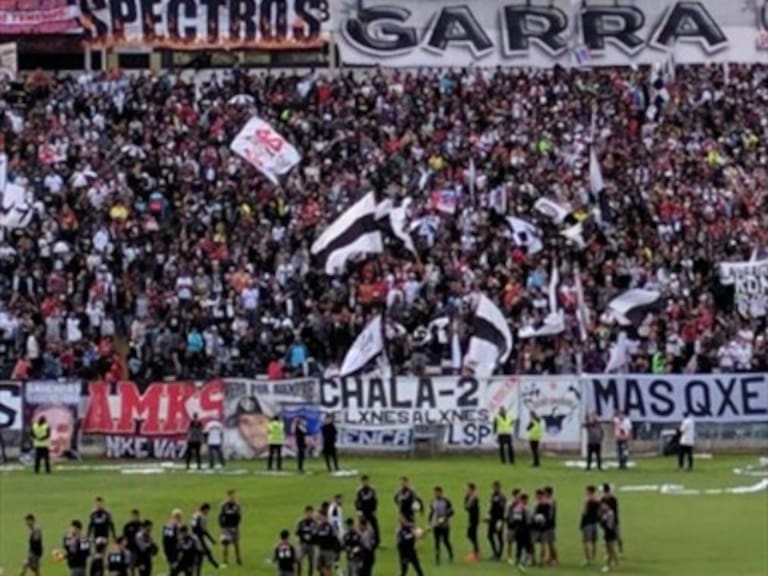Garra Blanca realizó el clásico Arengazo previo al partido ante la U