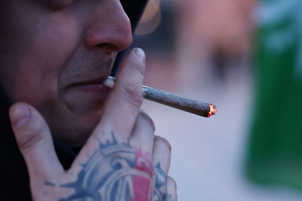 Este lunes 1 de abril de 2024 comenzó su vigencia la norma que legaliza el uso recreativo de cannabis en Alemania.