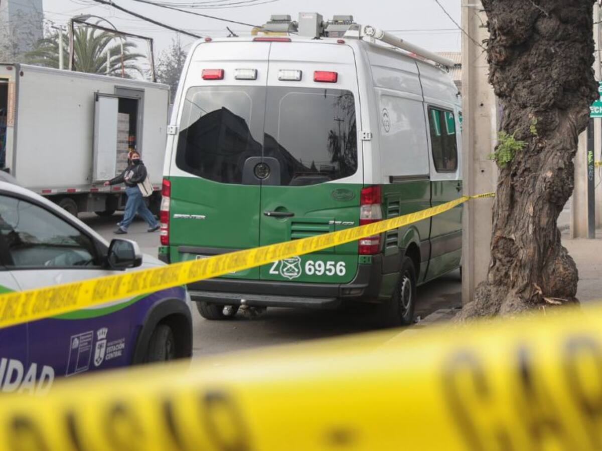 Un motociclista y su acompañante fallecen en accidente en Maipú: viajaban contra el tránsito