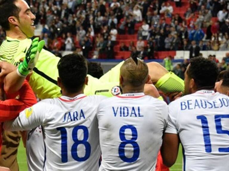 Claudio Bravo lleva cinco penales atajados en sus últimas tres series por Chile