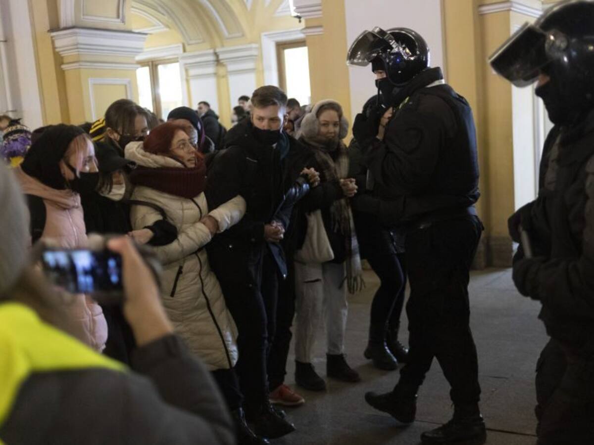 Opositor ruso Alexei Navalni llama a protestar contra la invasión a Ucrania: «Putin no es Rusia»