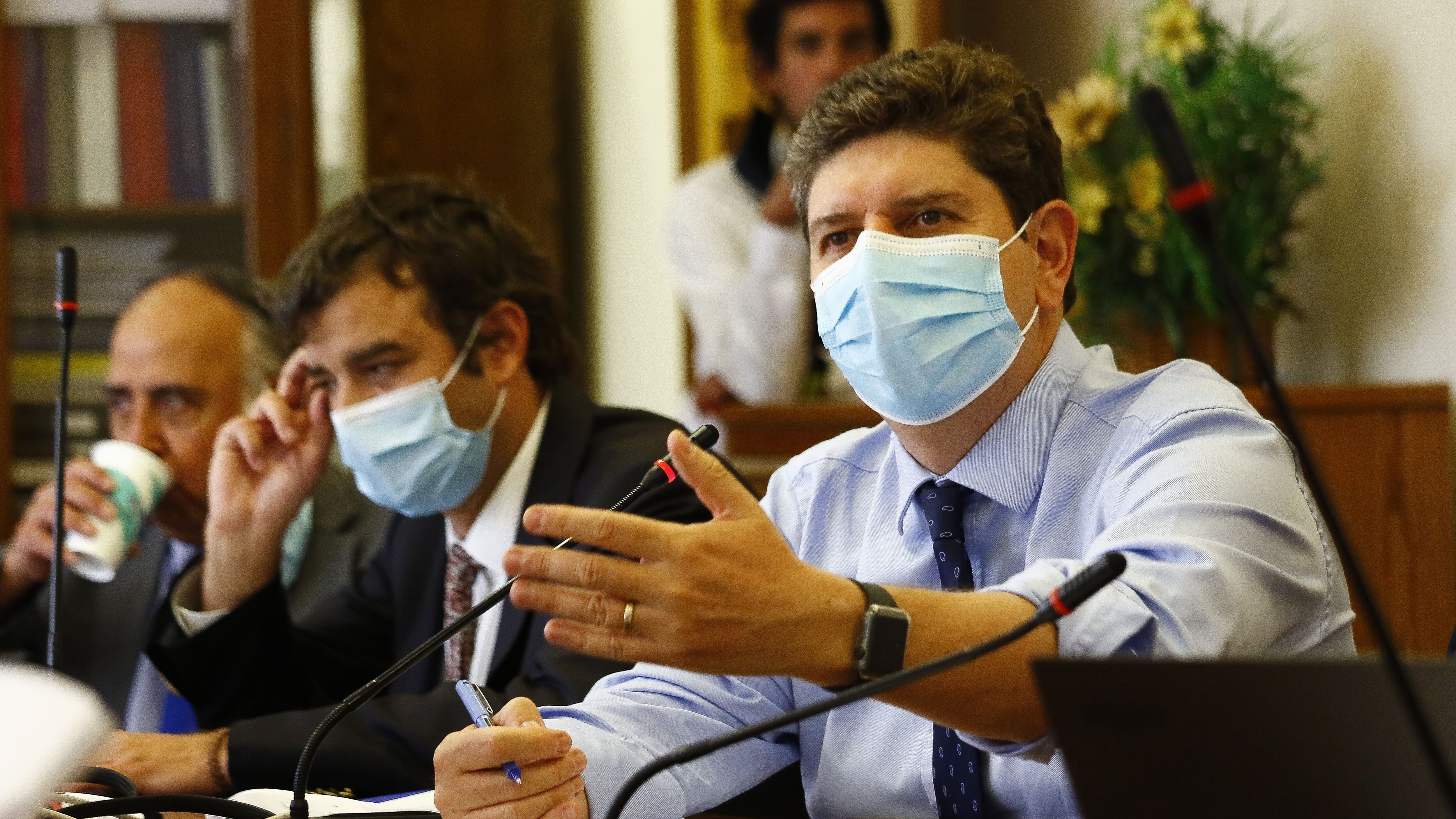 23 DE MARZO DE 2021/VALPARAISOEl ministro Rodrigo Cerda, durante la Comision de Hacienda de la Camara de Diputados, en donde se discute el proyecto de ley iniciado en Mensaje que establece un nuevo bono clase media y un préstamo solidario para la protección de los ingresos de la clase media.
FOTO: LEONARDO RUBILAR CHANDIA/AGENCIAUNO