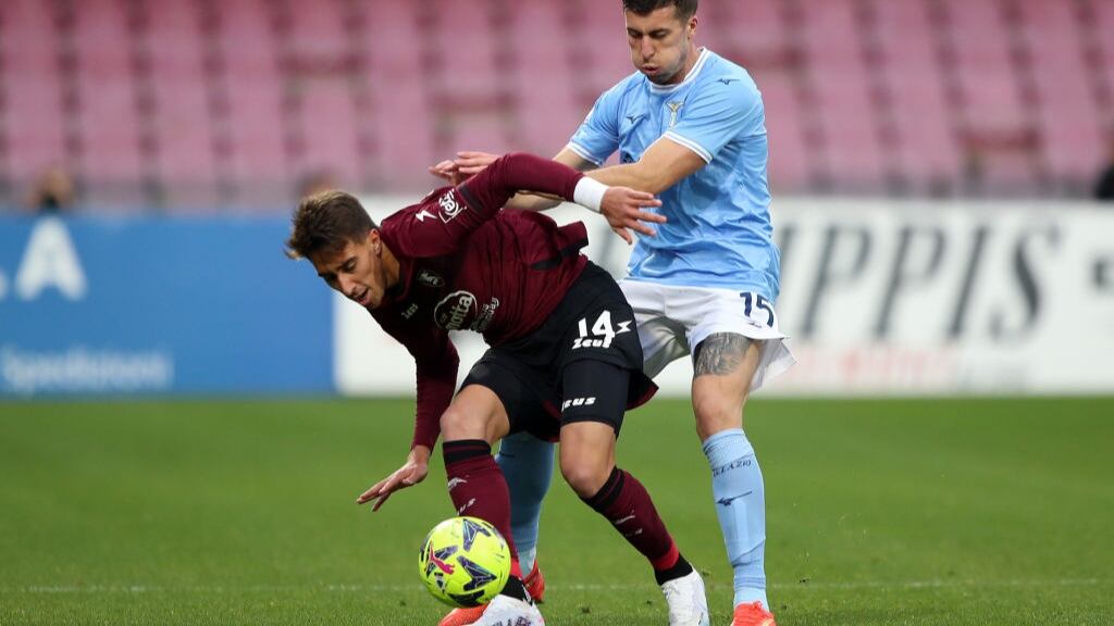 Diego Valencia aprovecha el cambio de DT en Salernitana y suma más minutos en la caída ante Lazio
