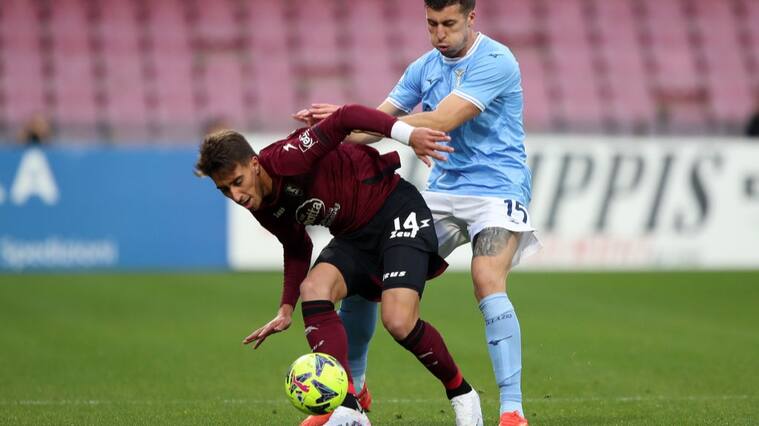 Diego Valencia aprovecha el cambio de DT en Salernitana y suma más minutos en la caída ante Lazio