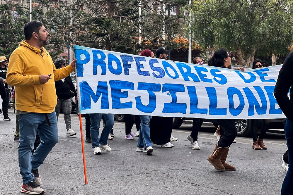 15 DE MAYO 2025/ANTOFAGASTAParo de profesores, reclaman fondo de Incentivos al retiro (FIR) exigen el pago inmediato y permanente del FIR, la demora han generado incluso que profesores fallezcan sin percibir este derecho, también reclaman el pago de menciones a educadoras de párvulos y proferosres diferenciales.FOTO: CRISTOFER DEVIA/ UNO NOTICIAS